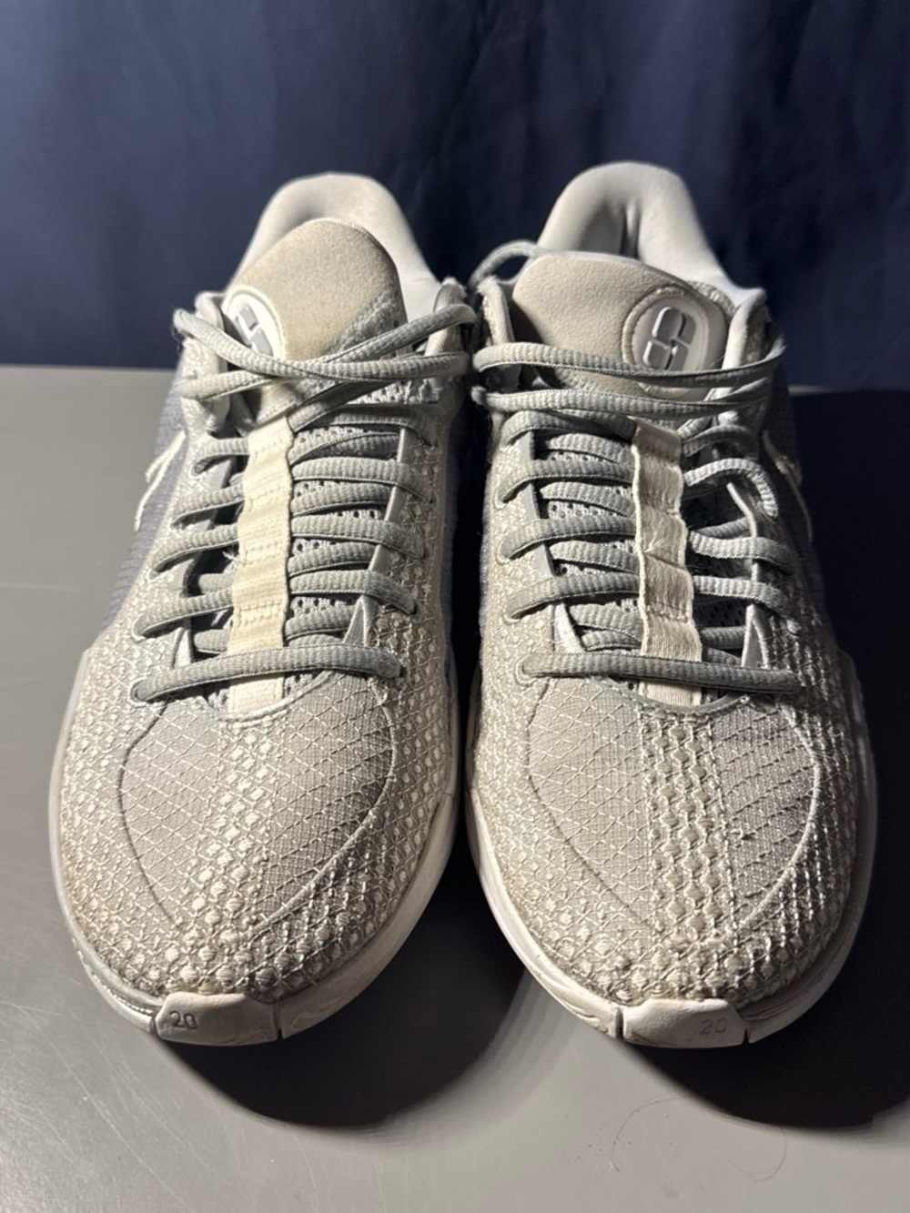 Nike Men's Light Gray Knit Low-Top Sneakers